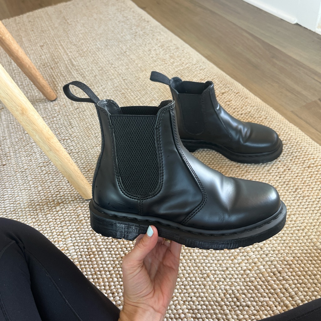 Dr. Martens 2976 Mono Smooth Leather Chelsea Boots